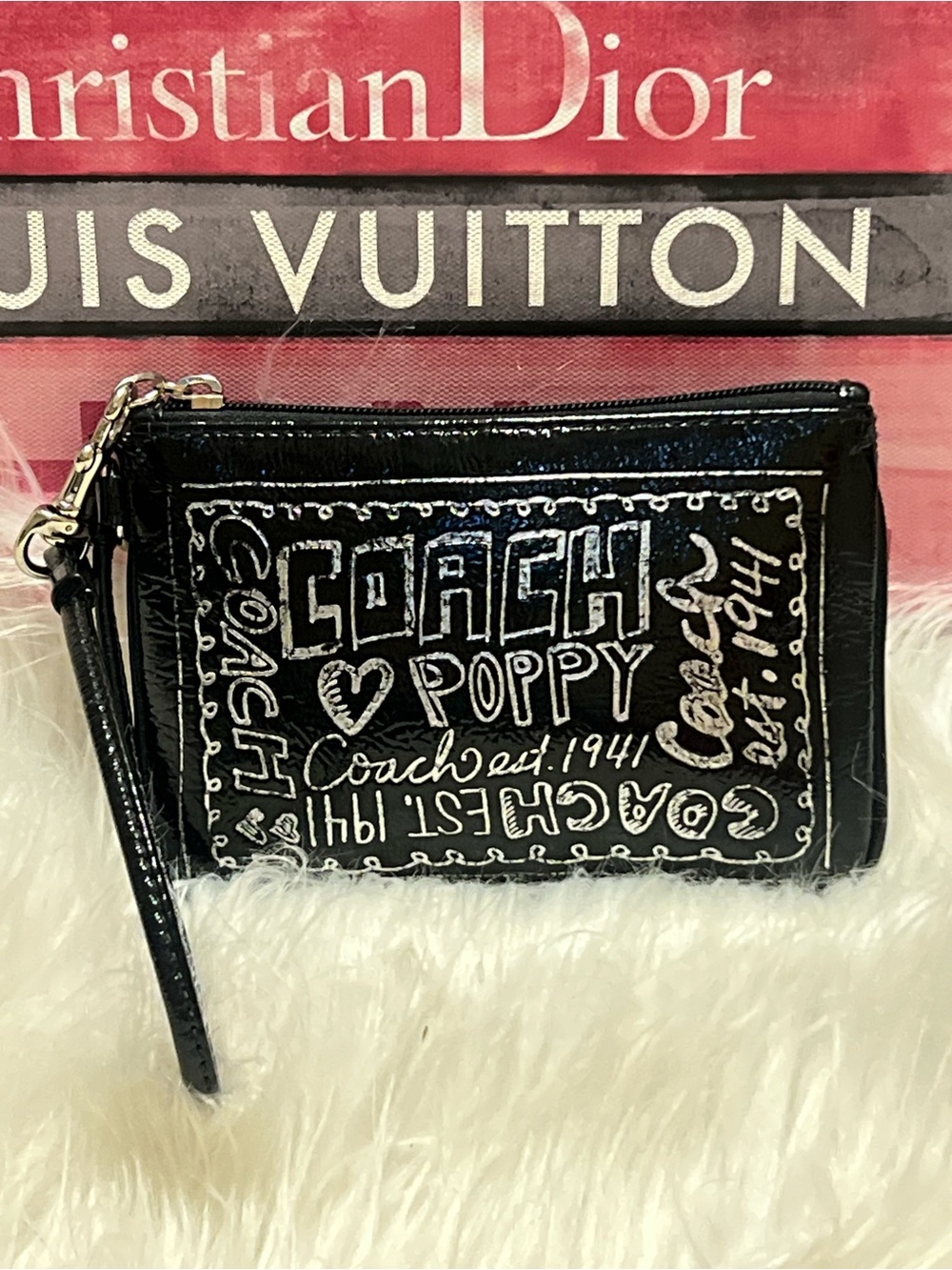 Coach Bl Poppy Patent Leather Wristlet Card Case - Black & White